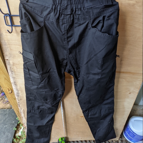 Men's parachute like pants - Picture 3 of 3